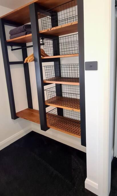 Apartment 4 - Haddin Court - Chic Ny Loft Style 블레넘 외부 사진