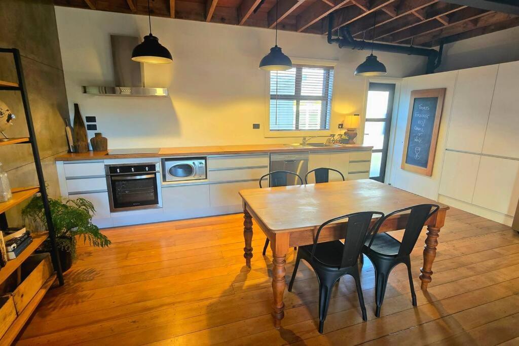 Apartment 4 - Haddin Court - Chic Ny Loft Style 블레넘 외부 사진