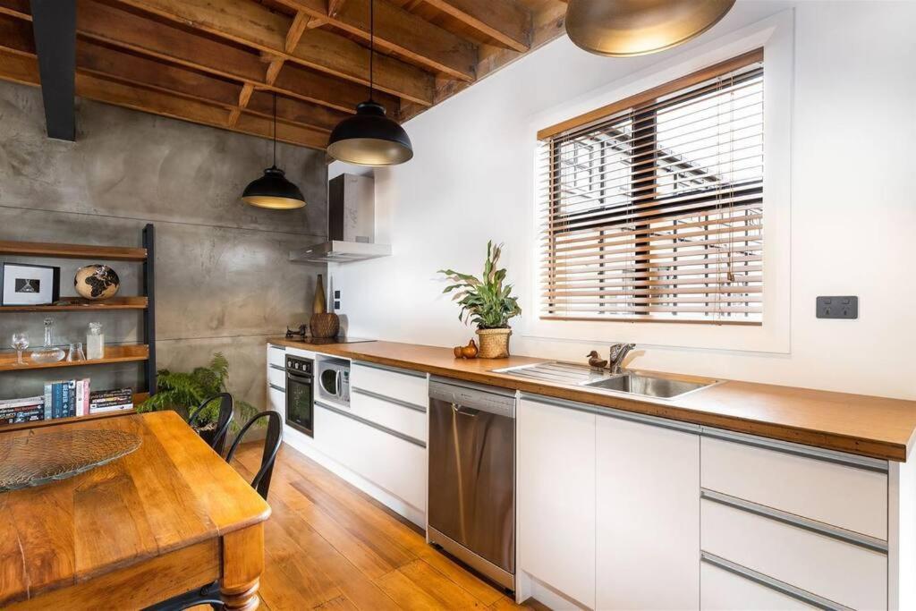 Apartment 4 - Haddin Court - Chic Ny Loft Style 블레넘 외부 사진